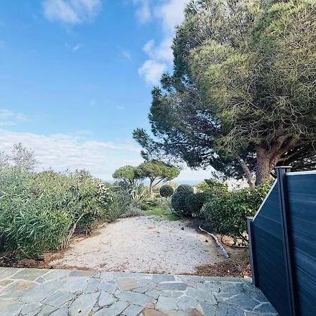 3 Pieces Avec Terrasse Et Climatisation A 1.3 Km De La Plage, Parking Inclus - Fr-1-63-345 *